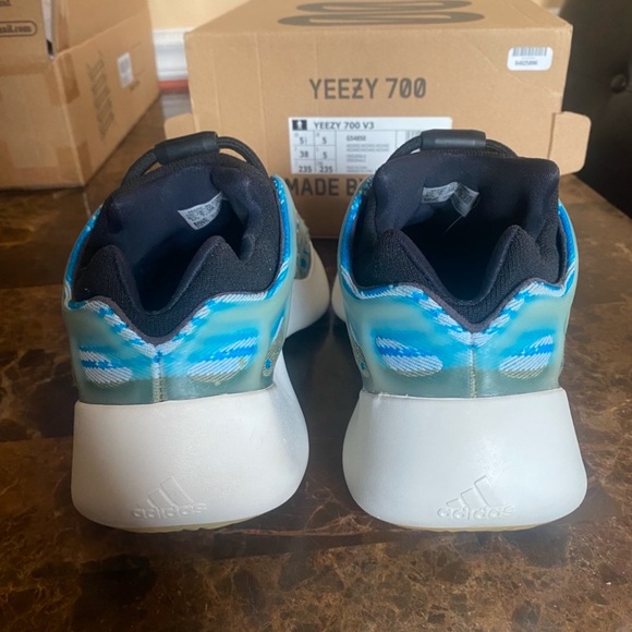 Yeezy 700 v3 Arzareth